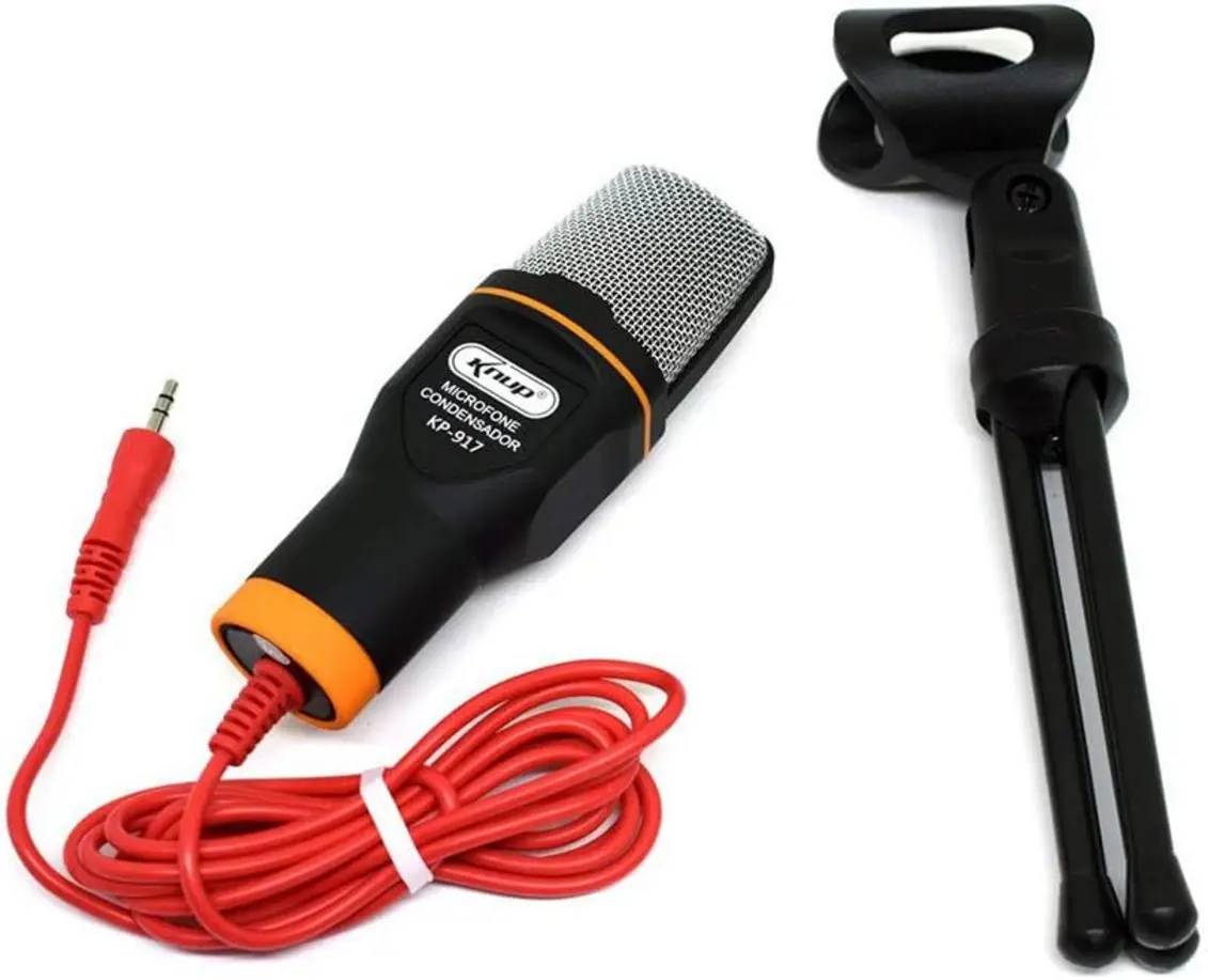 Close-up da grade de metal prateada e corpo preto do microfone condensador Knup KP-917.