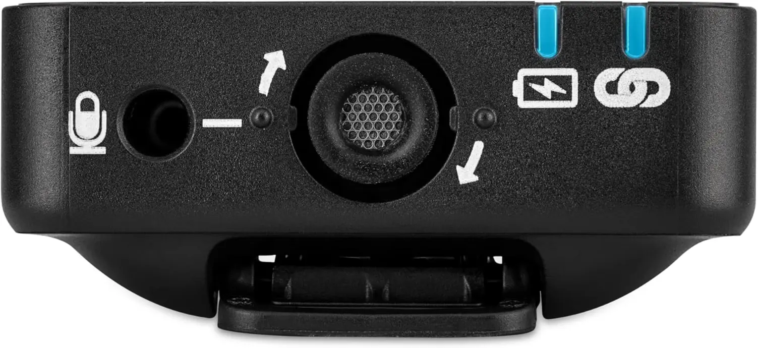 Detalhe da porta USB-C do microfone Rode Wireless GO II Single